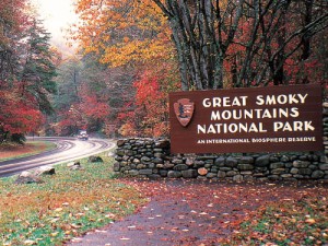entrance-sign-smoky-mountains